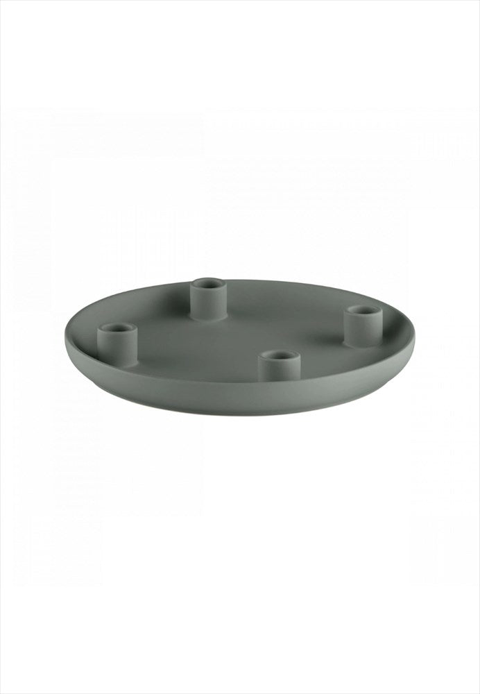 Ljusstake. Mått: D27 cm / H3,5 cm. Designer: Frederike Martens. Material: Stengods. Färg: Duck Green