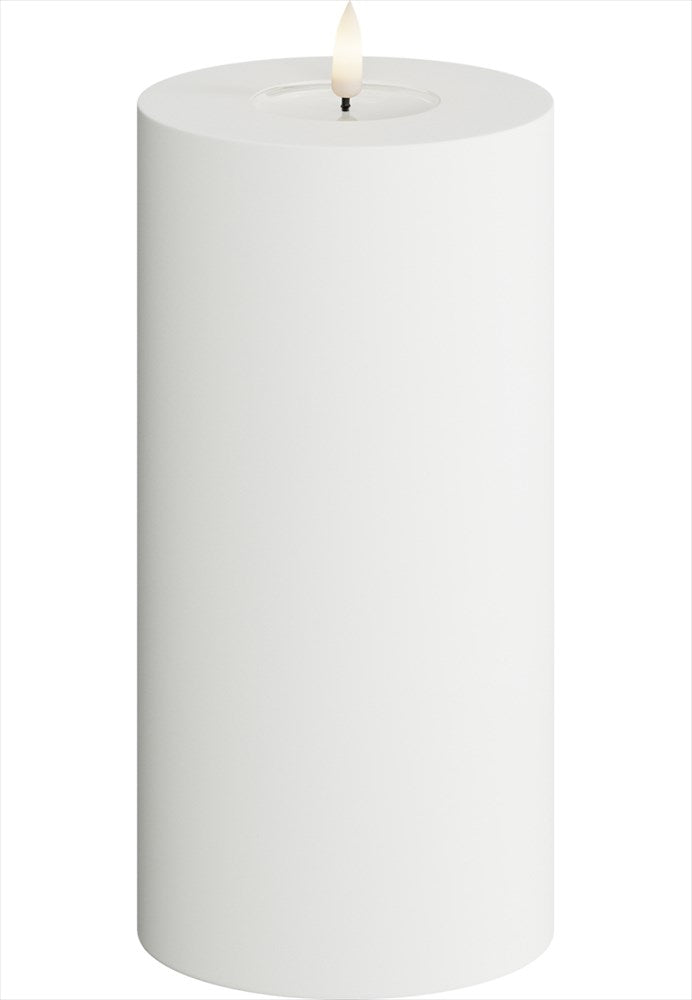 LED Blockljus för utomhus och inomhus. Färg: Vit. Material: HIPS. Mått: 10x20 cm (exkl. flamman på 2 cm). Batteri: 2 x C (Ingår inte). Batteritid: 1500+ timmar