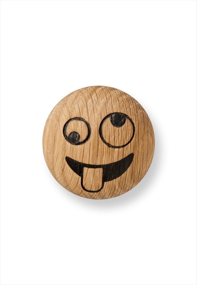 Spring Emotions Magnet Silly. Färg: Natur. Mått: L4,8 / D1,5 cm / H4,8 cm. Material: FSC Ek, magnet. Designer: mencke&vagnby