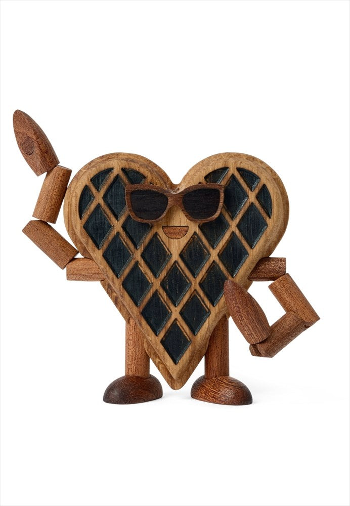 Trädekoration våffla. Färg: Natur. Mått: H7,8 cm / L3,2 cm / B7,5 cm. Material: FSC ek, FSC termoask, FSC mörk mahogny, FSC termobok. Designer: Thor Høy