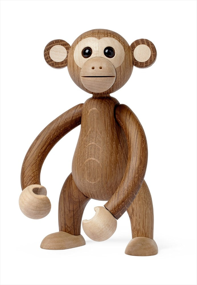 Trädekoration apa. Färg: Brun. Mått: L6 cm / B8,5 cm / H15 cm. Material: FSC ek, FSC lönn, plast. Designer: Chresten Sommer