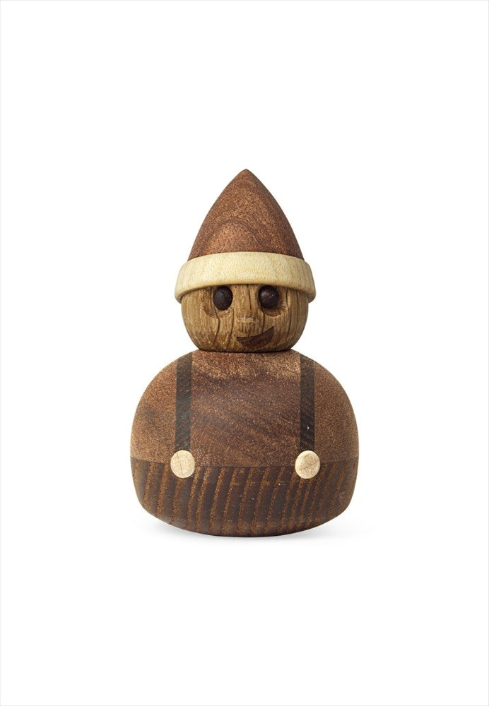 Trädekoration tomtenisse. Färg: Natur. Mått: H8 cm. Material: FSC mörk mahogny, FSC lönn, FSC termoask, FSC ek. Designer: Thor Høy