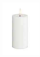 LED Blockljus. Färg: Vit. Material: Paraffin wax / resin. Mått: 5x12,5 cm (exkl. flamman på 2 cm). Batteri: 2 x AA (Ingår inte). Batteritid: 400+ timmar