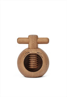 Nötknäckare i trä. Mått: Ø7, H12,9 cm. Material: FSC ek. Designer: mencke&vagnby