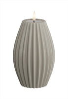 LED Blockljus räfflat. Färg: Sand. Material: Paraffin wax / resin. Mått: 10x15 cm (exkl. flamman på 2 cm). Batteri: 2 x AA (Ingår inte). Batteritid: 300+ timmar