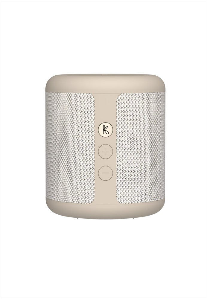 Högtalare Qi. Färg: Ivory Sand. Mått: Ø8,5 cm / H10,3 cm. Vattenresistent (IPX5). Bluetooth 5.1. Högtalare 15W upp till 30 timmars speltid på en laddning. Laddningstid 2-3 timmar (USB) / 5-6 timmar (Qi). Inbyggt litiumbatteri 3.7V, 4000mAh. Stereoplay (TWS). Input 5V/2A. Räckvidd upp till 10 m. NFC connection (kompatibel med Android). Röstassistent. Material: 100% återvunnen plast (GRS), silikon, metall, textil 100% återvunnen polyester. USB-C kabel medföljer.