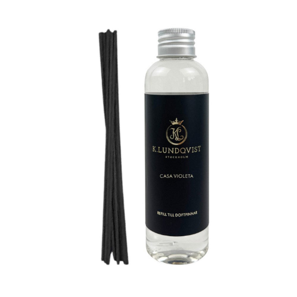 Refill till doftpinnar från K. Lundqvist. 10 pinnar ingår. Volym: 150 ml. Doft: Casa Violeta / Viol & Blåklint