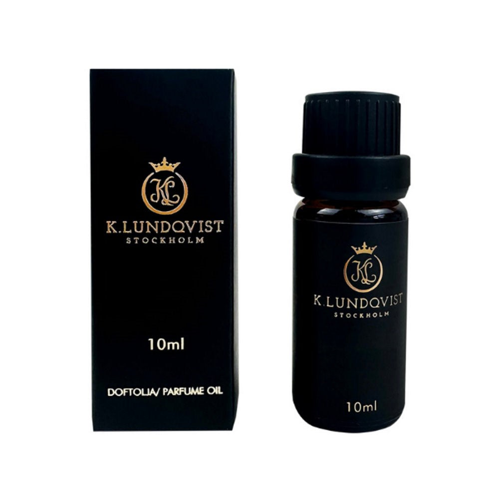 Doftolja till aromalampa eller elektrisk mist. Volym: 10 ml. Endast 1-3 droppar behövs. Doft: Black Cashmere / Patchouli, Tonkaböna & Mysk