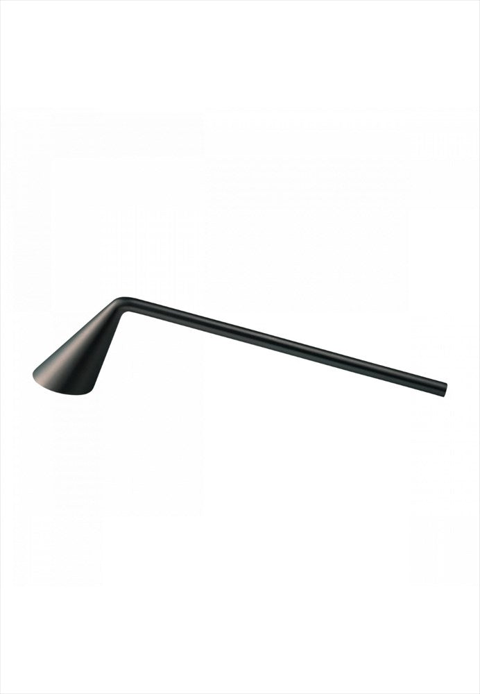 Ljussläckare. Mått: L23 cm / B3,5 cm / H5,5 cm. Material: Zinklegering, belagd. Färg: Burned metal