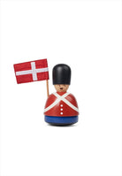 Trädekoration vakt. Färg: Röd/Blå. Mått: H12 cm / L7 cm / B7 cm. Material: FSC bok, textil. Designer: Thor Høy