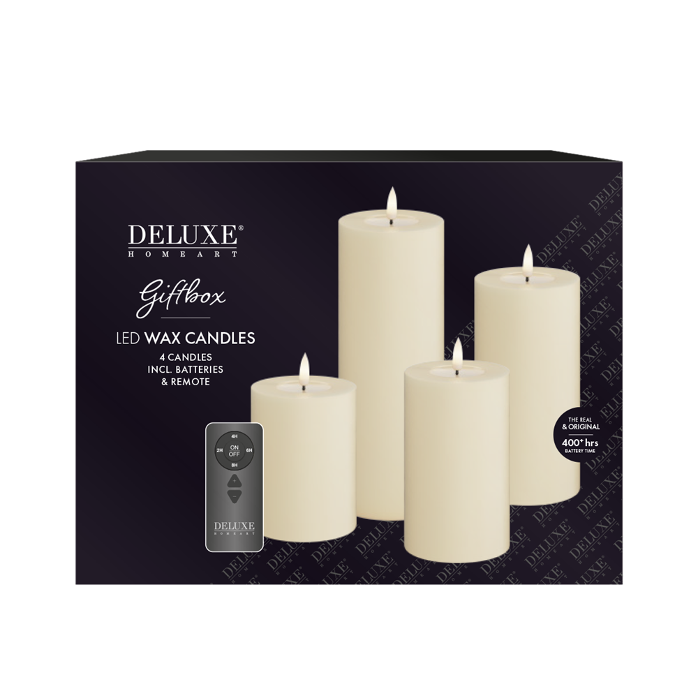 Ett set av LED-ljus innehållande: Blockljus 7,5x10 cm + blockljus 7,5x12,5 cm + blockljus 7,5x15 cm + blockljus 7,5x20 cm + fjärrkontroll. Färg: Cream. Material: Blockljus: Paraffinvax, resin / Fjärrkontroll: Plast. Batteri: 8 x AA ingår