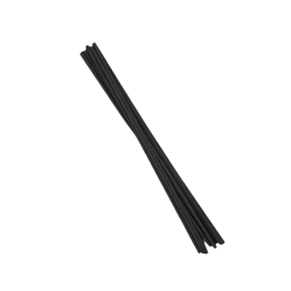 Extra stickor till K. Lundqvist Stockholms doftpinnar. Stickorna är avsedda för att leda doftoljan i behållaren. 10-pack. Material: Rotting. Mått: L24 cm. Färg: Svart