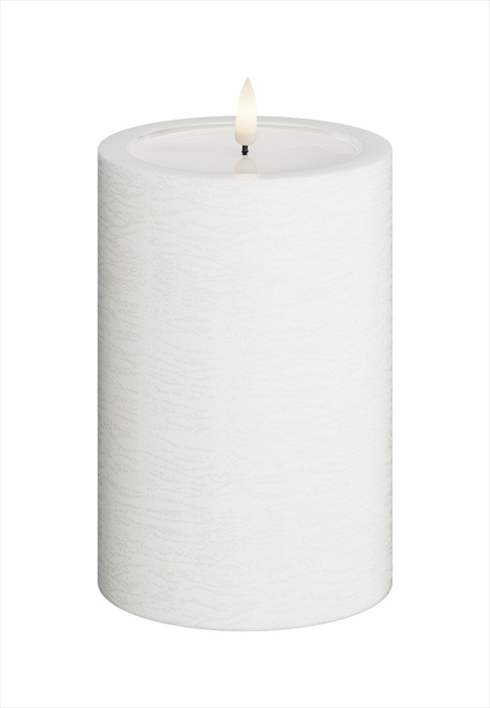 LED Blockljus. Färg: Vit. Material: Paraffin wax / resin. Mått: 10x15 cm (exkl. flamman på 2 cm). Batteri: 2 x C (Ingår inte). Batteritid: 1500+ timmar