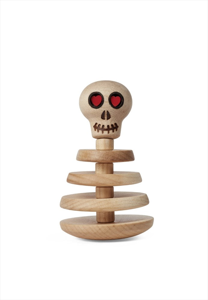 Trädekoration skelett. Färg: Natur. Mått: H9,5 cm / L5,7 cm / B5,7 cm. Material: FSC lönn, FSC termoask, FSC bok. Designer: Thor Høy