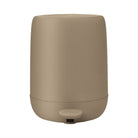 Pedalhink. Färg: Tan. Mått: H25,5 cm/ L 24 cm / Ø20 cm. Volym: 5 l