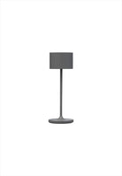 Farol Mini LED-lampa. Bärbar trådlös bordslampa. 3 ljusnivåer. Mått: Ø7 / H19,5 cm. Material: Aluminium (pulverlackerad). Färg: Warm Gray