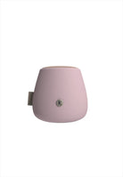 Högtalare Qi. Färg: Dusty Rose. Mått: Ø10 cm / H9 cm. Vattenresistent (IPX3). Bluetooth 5.3. Högtalare 15W upp till 30 timmars speltid på en laddning. Laddningstid 3-4 timmar (USB) / 6-7 timmar (Qi). Inbyggt litiumbatteri 7.4V, 2000mAh. Input 5V/2A. Stereoplay (TWS). Räckvidd upp till 10 m. Röstassistent. Material: Betong, textil återvunnen polyester, silikon, läder, metall. USB-C kabel medföljer.