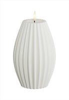 LED Blockljus räfflat. Färg: Vit. Material: Paraffin wax / resin. Mått: 10x15 cm (exkl. flamman på 2 cm). Batteri: 2 x AA (Ingår inte). Batteritid: 300+ timmar