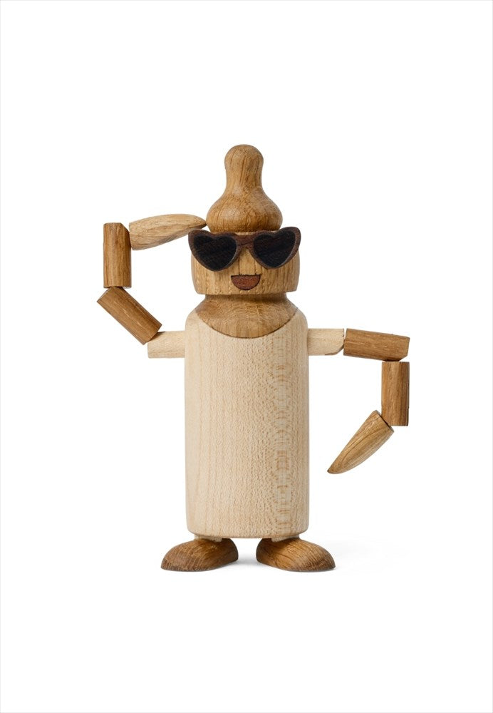Trädekoration nappflaska. Färg: Natur. Mått: H11,6 cm / L5 cm / B7 cm. Material: FSC lönn, FSC ek, FSC bok, FSC mörk mahogny. Designer: Thor Høy