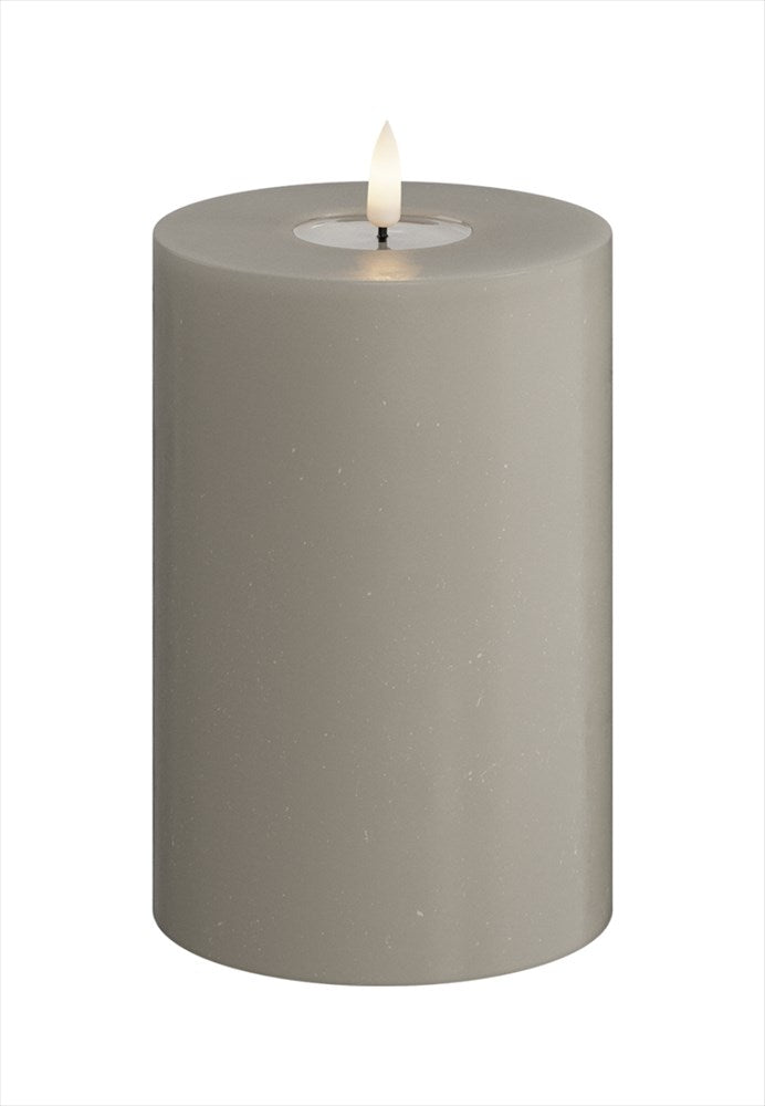 LED Blockljus. Färg: Sand. Material: Paraffin wax / resin. Mått: 10x15 cm (exkl. flamman på 2 cm). Batteri: 3 x AA (Ingår inte). Batteritid: 500+ timmar