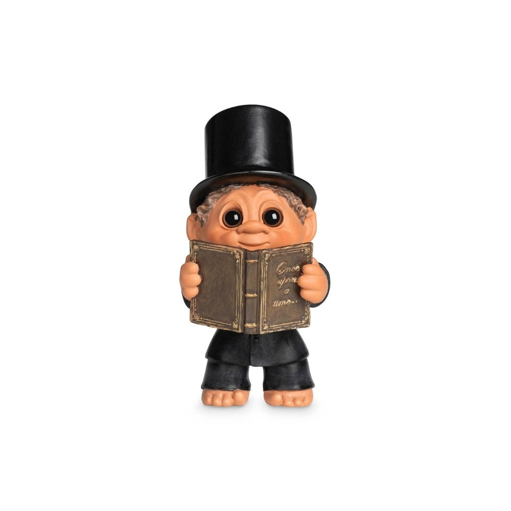 Lyckotroll H.C. Andersen. Konsttroll. Höjd: 9 cm. Material: Polyresin, fårskinn. 