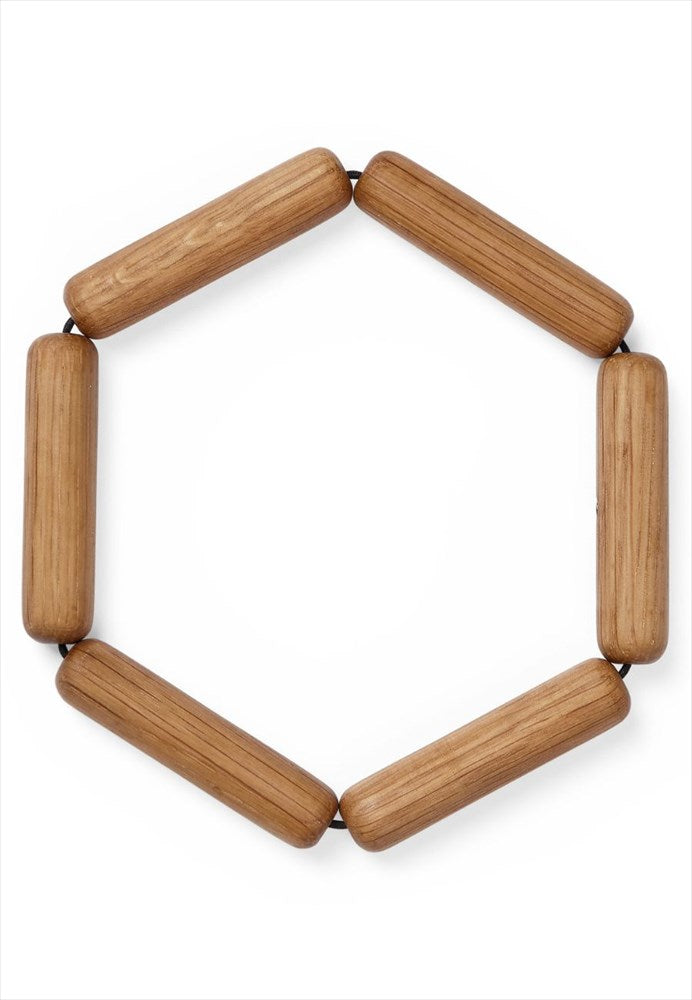 Ihopfällbart underlägg med magnet. Färg: Natur. Mått: L14 cm / B14 cm / H20 cm. Material: FSC ek, resår. Designer: Thor Høy