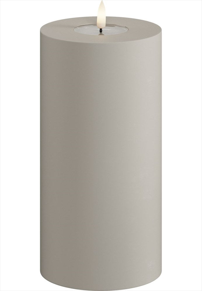 LED Blockljus för utomhus och inomhus. Färg: Sand. Material: HIPS. Mått: 10x20 cm (exkl. flamman på 2 cm). Batteri: 2 x C (Ingår inte). Batteritid: 1500+ timmar