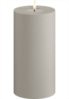 LED Blockljus för utomhus och inomhus. Färg: Sand. Material: HIPS. Mått: 10x20 cm (exkl. flamman på 2 cm). Batteri: 2 x C (Ingår inte). Batteritid: 1500+ timmar