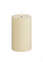 LED Blockljus. Färg: Cream. Material: Paraffin wax / resin. Mått: 7,5x12,5 cm (exkl. flamman på 2 cm). Batteri: 2 x C (Ingår inte). Batteritid: 1500+ timmar