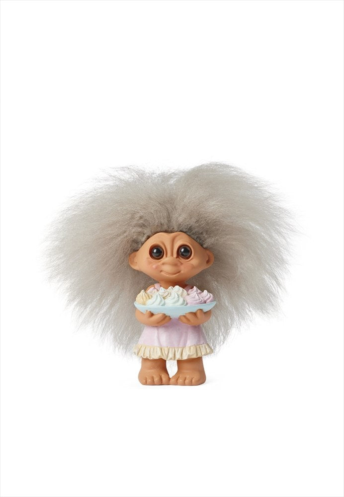 Lyckotroll Sprinkles. Vardagstroll. Höjd: 9 cm. Material: Polyresin, fårskinn.