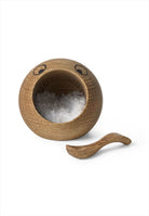 Saltkar. Färg: Natur. Mått:  L7 cm / B7 cm / H7 cm. Material: FSC ek. Designer: mencke&vagnby
