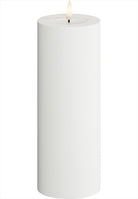 LED Blockljus för utomhus och inomhus. Färg: Vit. Material: HIPS. Mått: 7,5x20 cm (exkl. flamman på 2 cm). Batteri: 2 x C (Ingår inte). Batteritid: 1500+ timmar