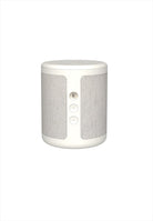 Högtalare/Radio DAB+, Bluetooth 5.3, FM. Färg: Soft White. Mått: Ø8,6 cm / H10,5 cm. Spara upp till 40 radiostationer. Alarm. Vattenresistent (IPX4). Högtalare 4Ω 6W upp till 14 timmars speltid på en laddning. Laddningstid 4 timmar USB och Qi. Inbyggt litiumbatteri 3.7V, 2500mAh. Input 5V/1A. Räckvidd upp till 10 m. Radiofrekvens 2402–2480 MHz. Max radiofrekvenseffekt: <3 dBm. Material: 100% återvunnen plast (GRS), silikon, metall, textil 100% återvunnen polyester. USB-C kabel medföljer.