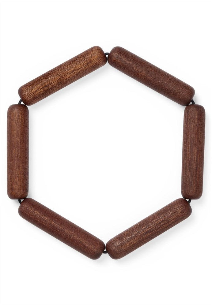 Ihopfällbart underlägg med magnet. Färg: Mörk mahogny. Mått: L14 cm / B14 cm / H20 cm. Material: FSC mahogny, resår. Designer: Thor Høy