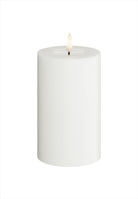 LED Blockljus. Färg: Vit. Material: Paraffin wax / resin. Mått: 7,5x12,5 cm (exkl. flamman på 2 cm). Batteri: 2 x AA (Ingår inte). Batteritid: 400+ timmar